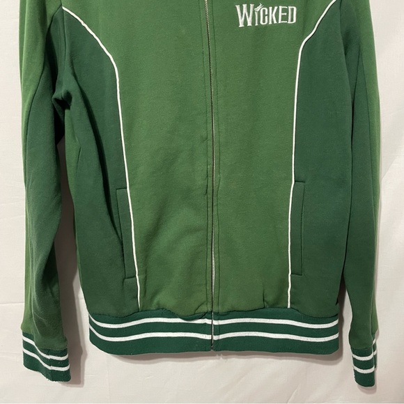 wicked - Picture 4 of 11